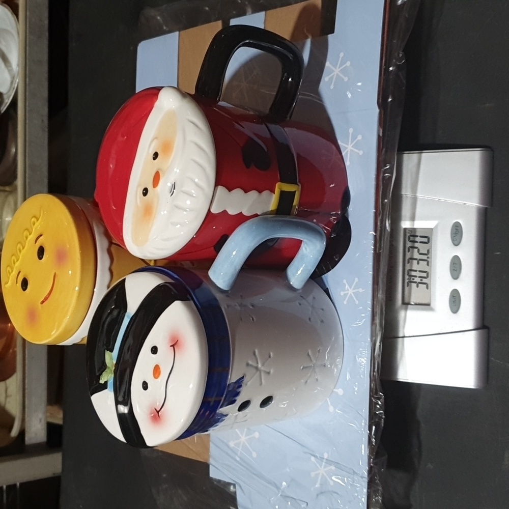 Christmas mugs set of 3 NWOT